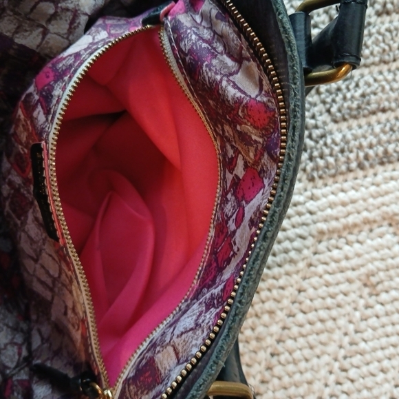 Elliott Lucca Black Genuine Leather Turn Lock Double Handle Bag - Picture 7 of 11